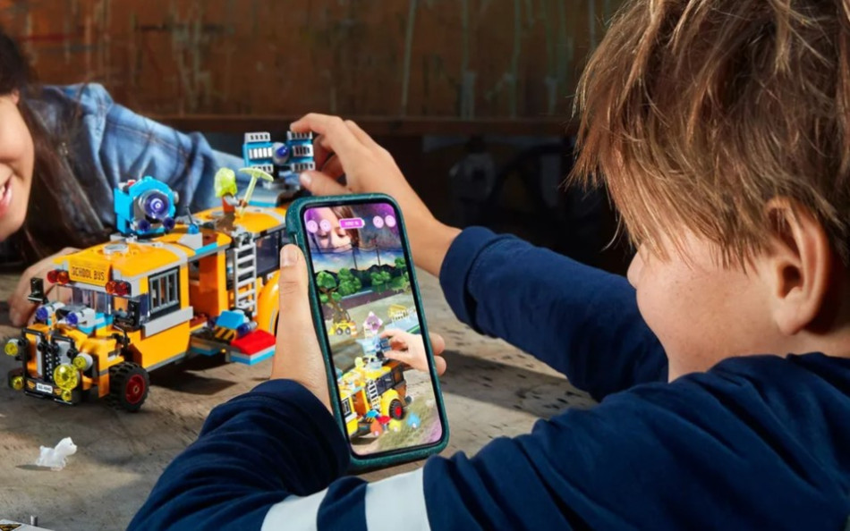 Celular x brinquedo: estamos perdendo o espaço do brincar?